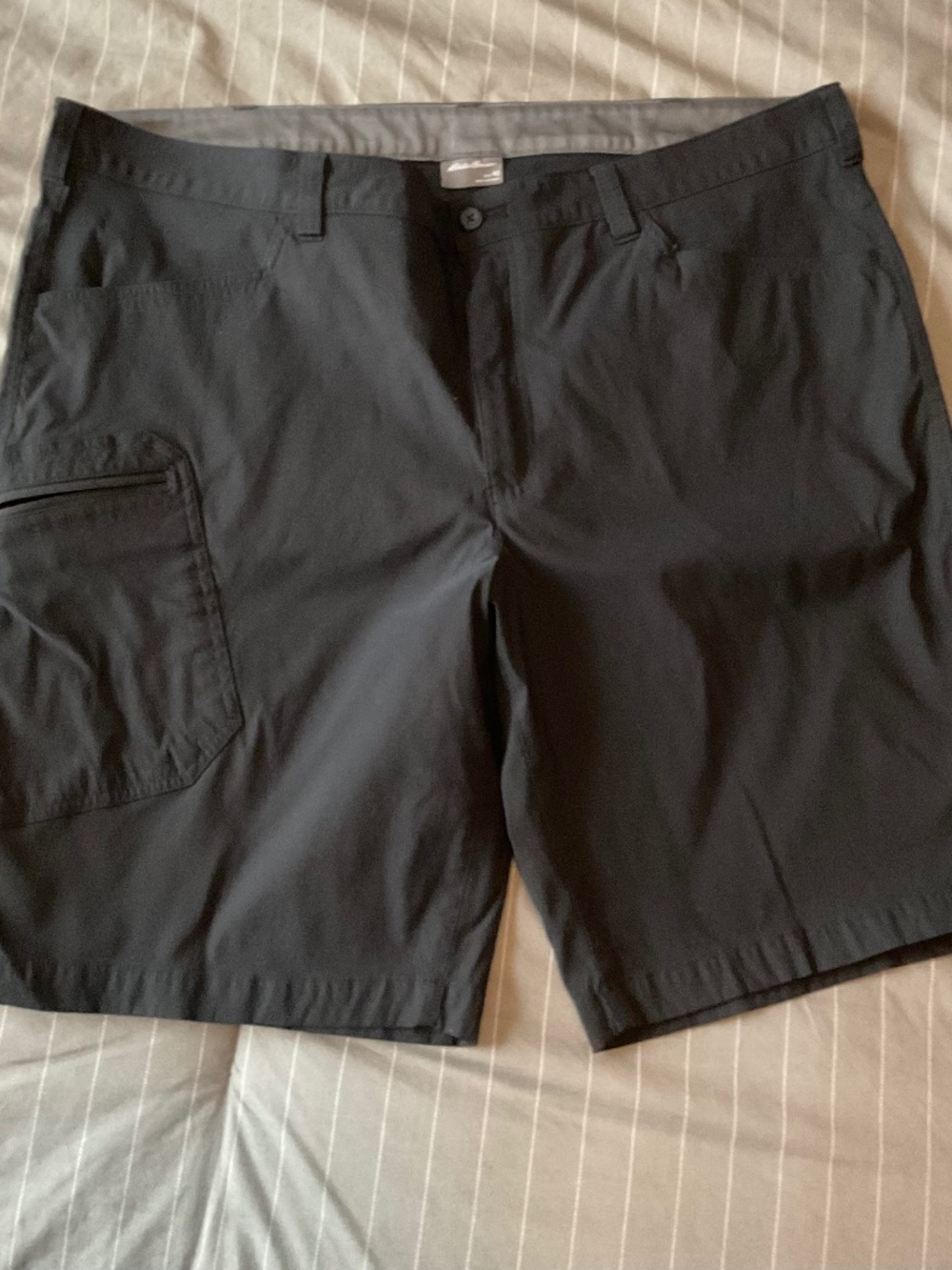 NWOT Eddie Bauer black mens shorts size 42
